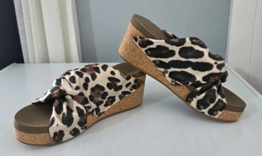 boutique by corkys Cheerful Wedges Women Sz 8 Leopard Print Slip On Sandal EUC